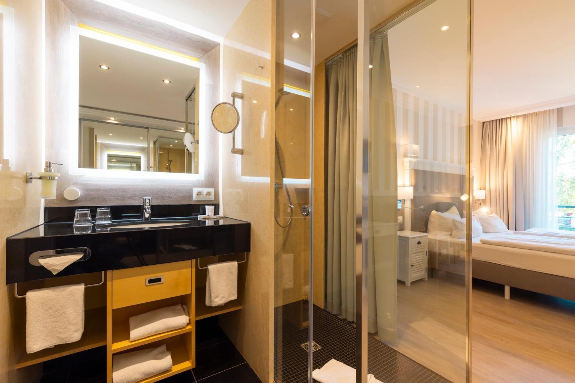 Resort Hotel IV Jahreszeiten Цингст Экстерьер фото